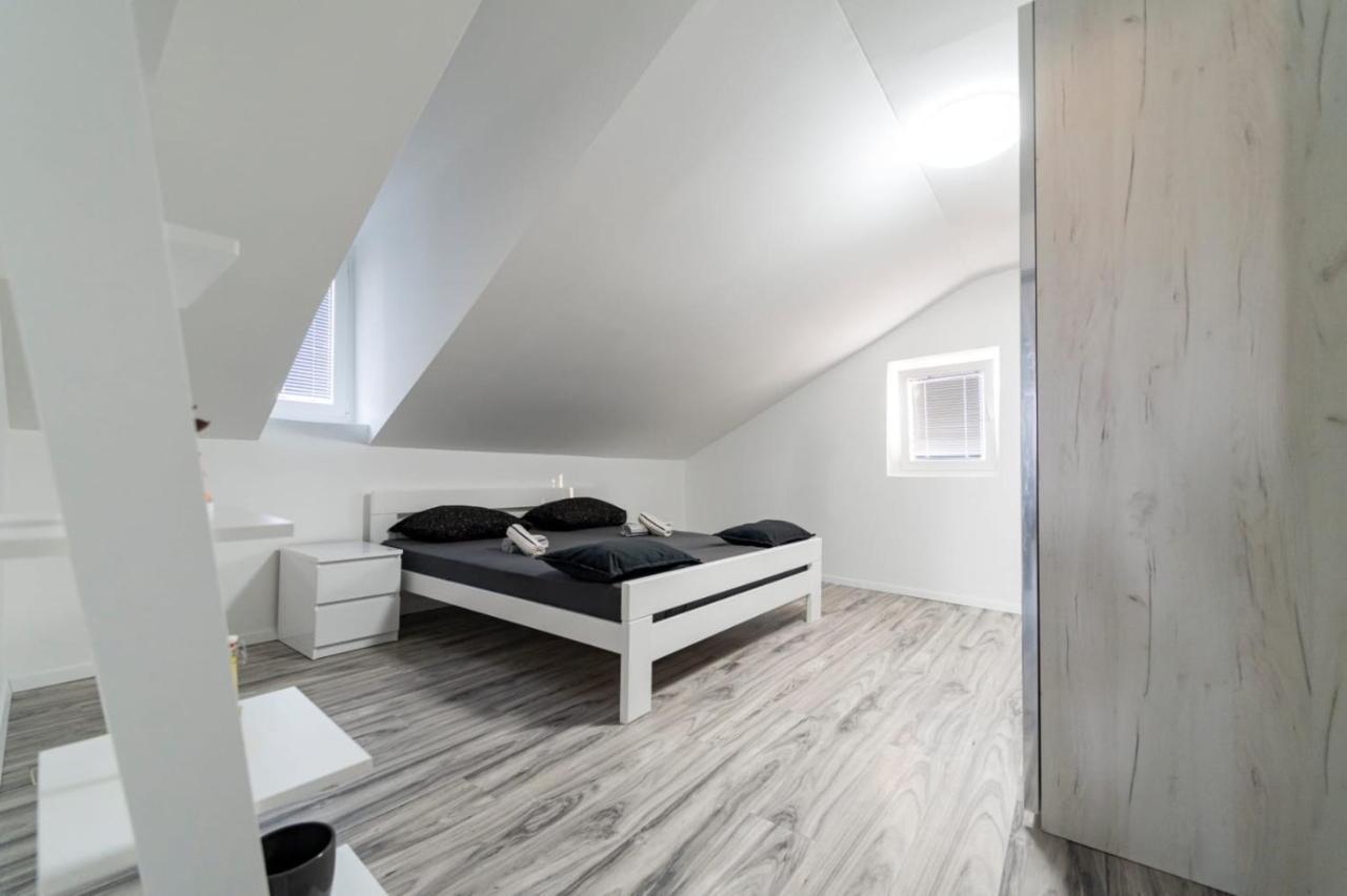 City Center Mayess Aparment Zadar Eksteriør billede